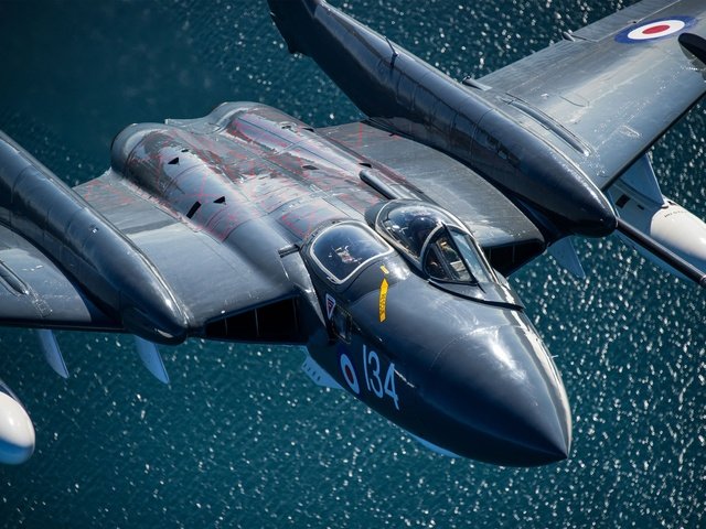 Обои пилот, полет, истребитель, raf, кокпит, royal navy, sea vixen, de havilland aircraft company, pilot, flight, fighter, cockpit разрешение 1920x1280 Загрузить