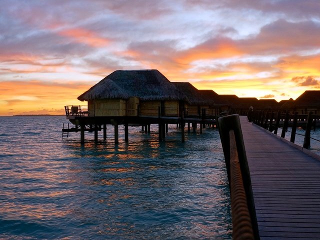 Обои небо, вечер, море, бунгало, бора-бора, the sky, the evening, sea, bungalow, bora bora разрешение 3840x2160 Загрузить