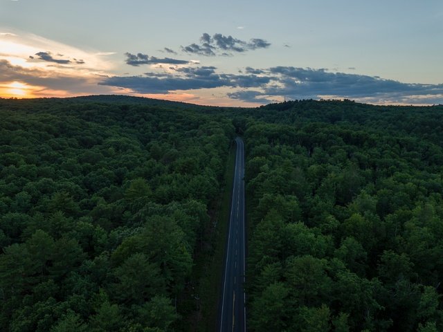 Обои дорога, лес, закат, горизонт, вид сверху, road, forest, sunset, horizon, the view from the top разрешение 3000x2249 Загрузить