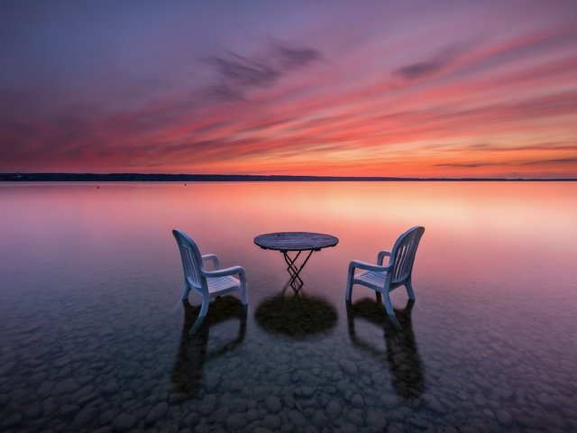 Обои берег, закат, стол, стул, shore, sunset, table, chair разрешение 4096x2333 Загрузить