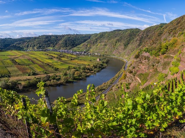 Обои небо, холмы, пейзаж, речка, германия, виноградники, the sky, hills, landscape, river, germany, the vineyards разрешение 5120x3003 Загрузить