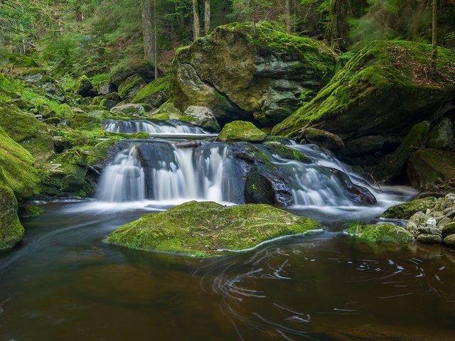 Обои река, камни, лес, водопад, мох, германия, бавария, каскад, river, stones, forest, waterfall, moss, germany, bayern, cascade разрешение 2048x1365 Загрузить