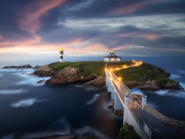 Обои море, маяк острова панча, cantabrian sea, маяк, pancha island lighthouse, остров панча, мост, остров, испания, galicia, ribadeo, галисия, pancha island, рибадео, кантабрийское море, sea, lighthouse, bridge, island, spain разрешение 2047x1365 Загрузить