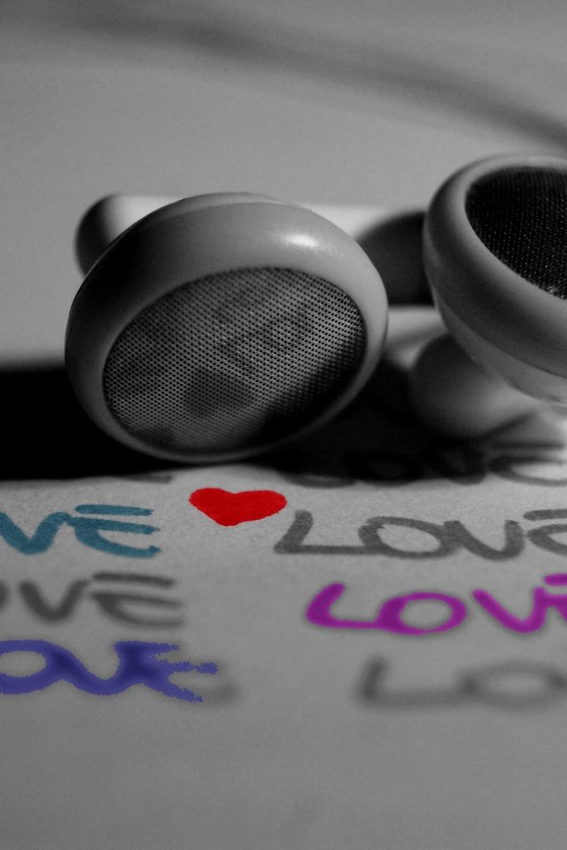 Обои чёрно-белое, наушники, влюбленная, black and white, headphones, love разрешение 3872x2592 Загрузить