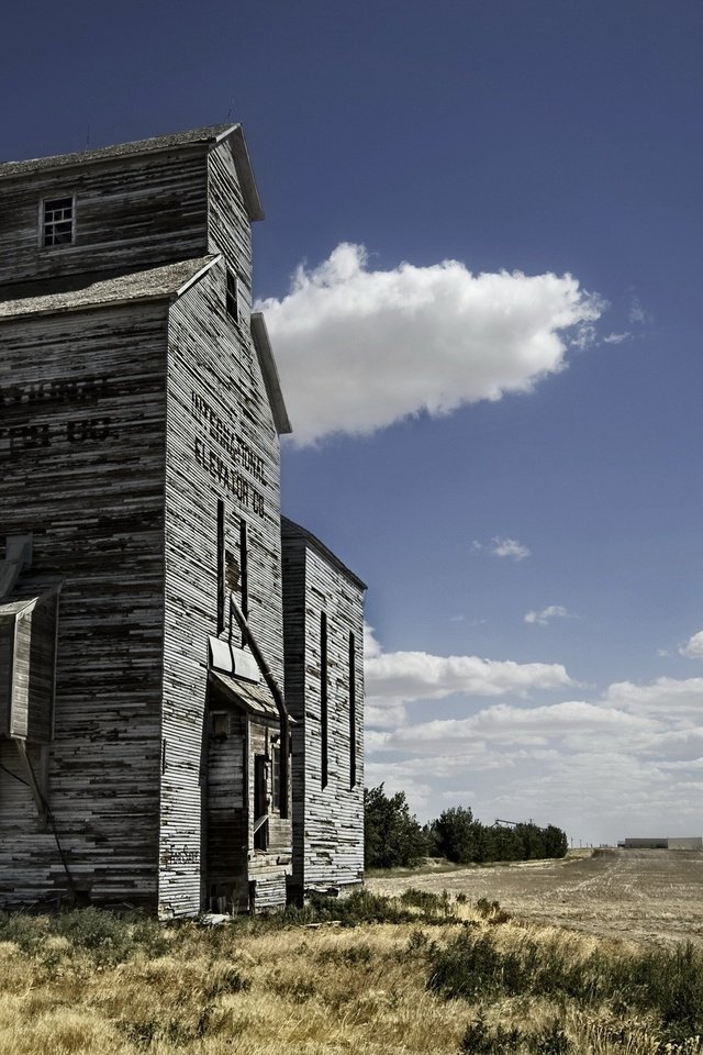 Обои облака, поле, здание, амбар, clouds, field, the building, the barn разрешение 2560x1600 Загрузить