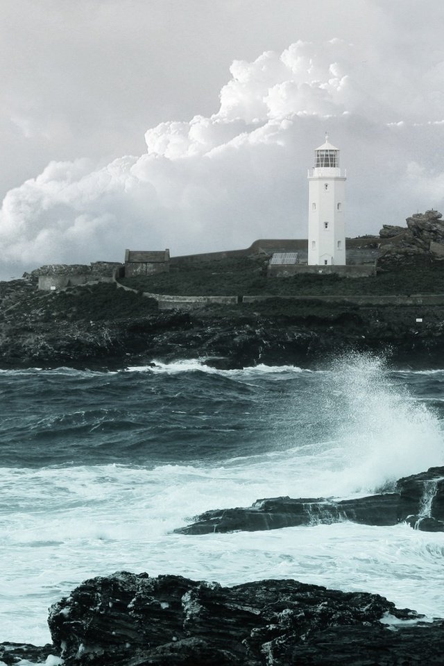 Обои небо, облака, скалы, камни, море, маяк, остров, шторм, the sky, clouds, rocks, stones, sea, lighthouse, island, storm разрешение 1920x1200 Загрузить