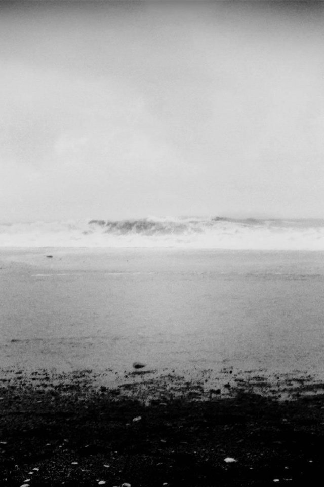 Обои волны, настроение, пейзаж, море, парень, чёрно-белое, спиной, wave, mood, landscape, sea, guy, black and white, back разрешение 1920x1080 Загрузить