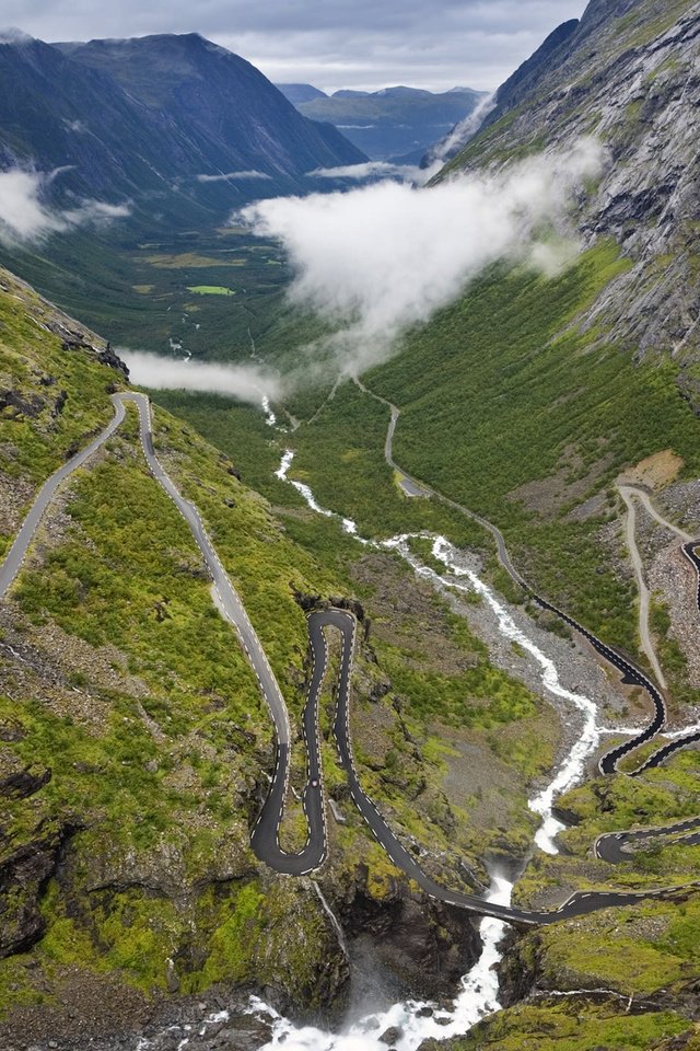 Обои дорога, река, горы, норвегия, горная дорога, серпантин, road, river, mountains, norway, mountain road, serpentine разрешение 1920x1200 Загрузить