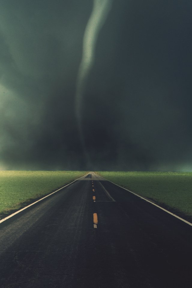 Обои дорога, трава, торнадо, road, grass, tornado разрешение 2560x1600 Загрузить