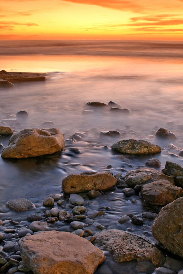 Обои небо, вода, камни, берег, фото, море, пейзажи, океан, the sky, water, stones, shore, photo, sea, landscapes, the ocean разрешение 3072x2048 Загрузить