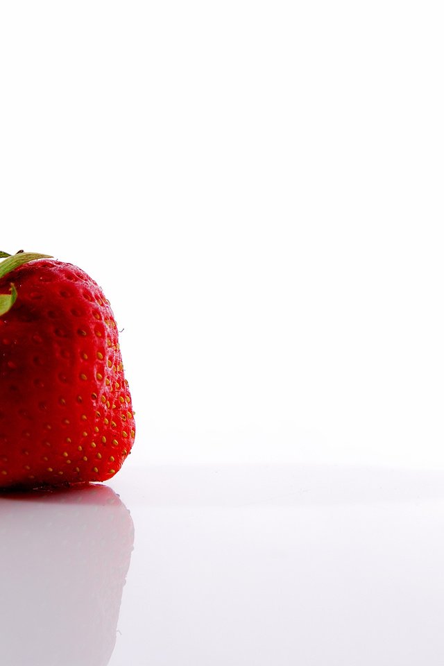 Обои клубника, белое, красное, strawberry, white, red разрешение 2560x1600 Загрузить