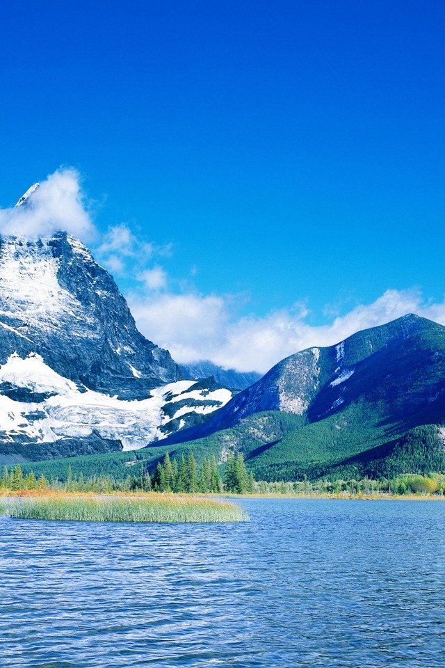 Горы и голубая вода. Пейзаж небо горы вода. Вода в природе. Озеро в горах. Синие горы.