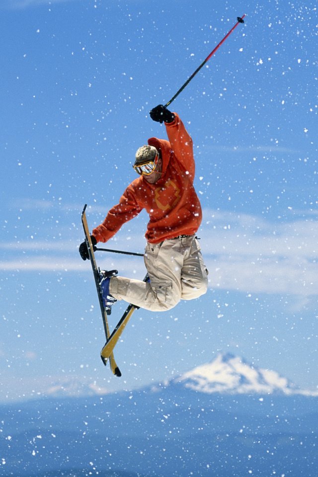 Обои небо, прыжок, лыжи, фристайл, the sky, jump, ski, freestyle разрешение 2560x1600 Загрузить