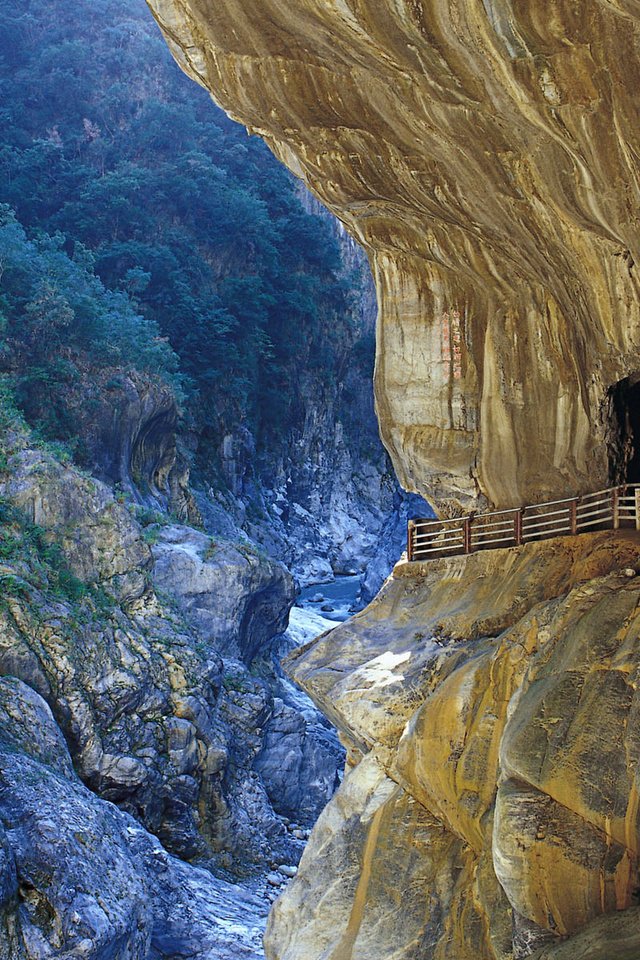 Обои дорога, горы, туннель, обрыв, road, mountains, the tunnel, open разрешение 1920x1200 Загрузить