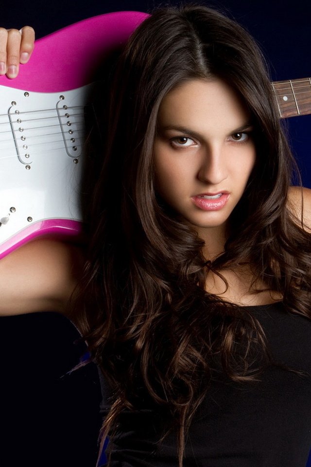 Обои девушка, брюнетка, гитара, взгляд, волосы, лицо, girl, brunette, guitar, look, hair, face разрешение 1920x1080 Загрузить