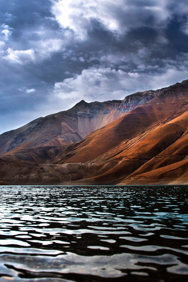 Обои небо, облака, озеро, горы, иран, the sky, clouds, lake, mountains, iran разрешение 2560x1600 Загрузить