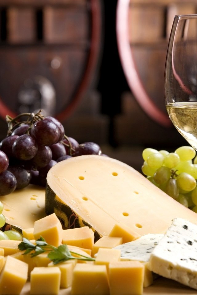 Обои виноград, бокал, сыр, вино, белое, grapes, glass, cheese, wine, white разрешение 1920x1200 Загрузить