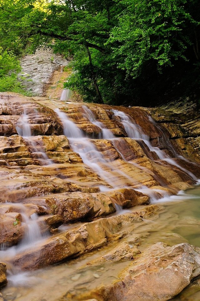 Обои деревья, река, скалы, природа, лес, водопад, каскад, trees, river, rocks, nature, forest, waterfall, cascade разрешение 1920x1200 Загрузить