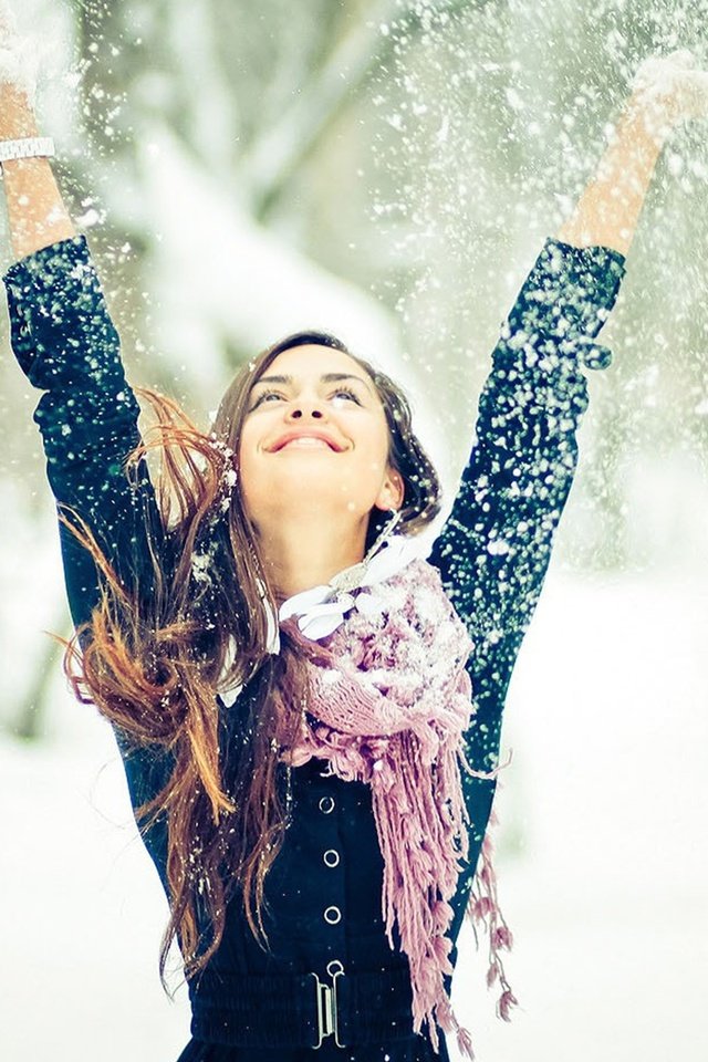 Обои снег, лес, зима, девушка, настроение, шатенка, snow, forest, winter, girl, mood, brown hair разрешение 1920x1200 Загрузить