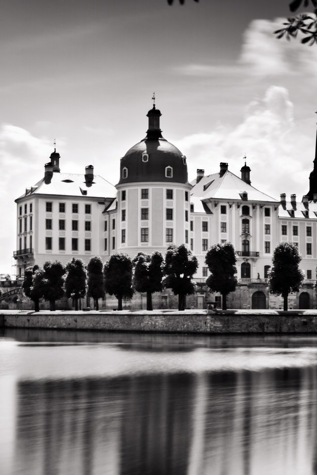 Обои город, чёрно-белое, архитектура, здание, the city, black and white, architecture, the building разрешение 2560x1600 Загрузить