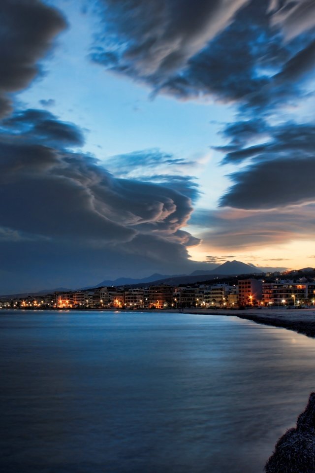 Обои небо, вечер, море, пляж, город, the sky, the evening, sea, beach, the city разрешение 3483x2323 Загрузить