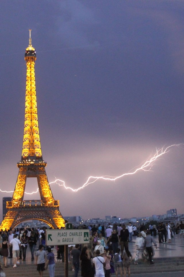 Обои молния, париж, франция, эйфелева башня, lightning, paris, france, eiffel tower разрешение 4147x2765 Загрузить