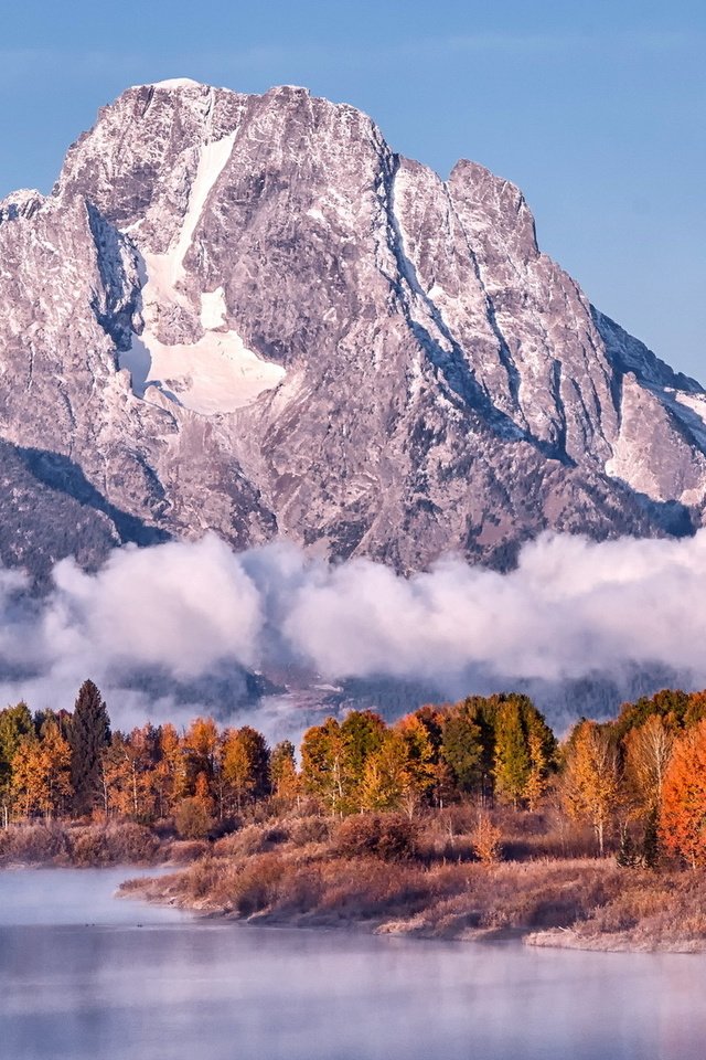 Обои небо, осень, деревья, озеро, горы, природа, отражение, пейзаж, туман, the sky, autumn, trees, lake, mountains, nature, reflection, landscape, fog разрешение 1920x1200 Загрузить