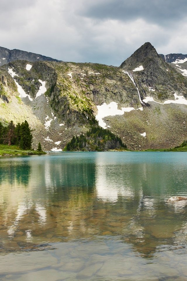 Обои небо, облака, деревья, вода, озеро, горы, лес, отражение, the sky, clouds, trees, water, lake, mountains, forest, reflection разрешение 1920x1080 Загрузить