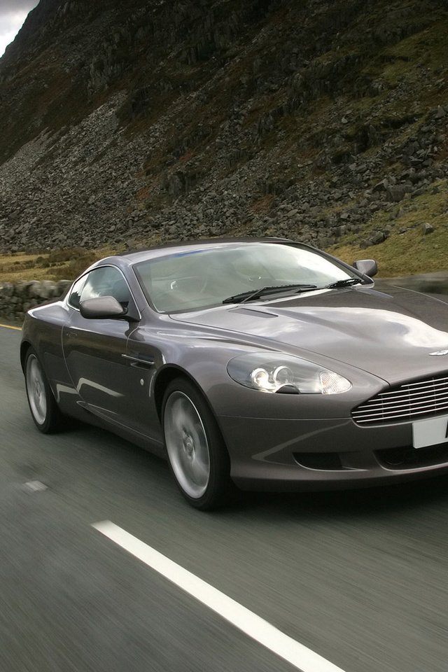 Aston Martin db9 желтая