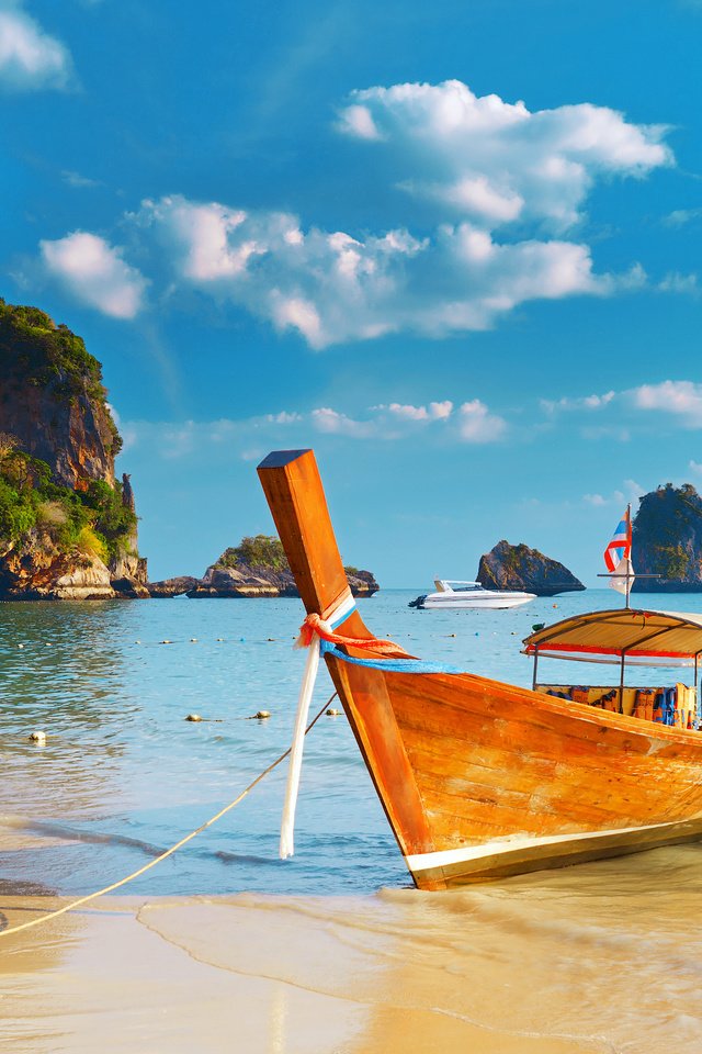 Обои скалы, пляж, лодка, таиланд, тропики, rocks, beach, boat, thailand, tropics разрешение 2560x1600 Загрузить
