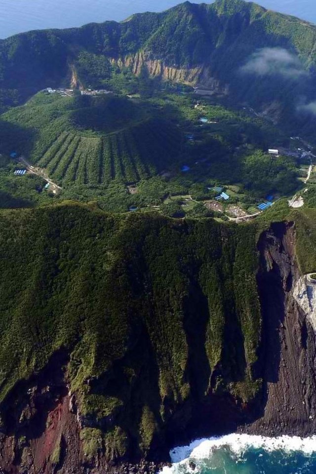 Обои япония, вулканический остров аогасима, japan, volcanic island aogashima разрешение 1920x1080 Загрузить