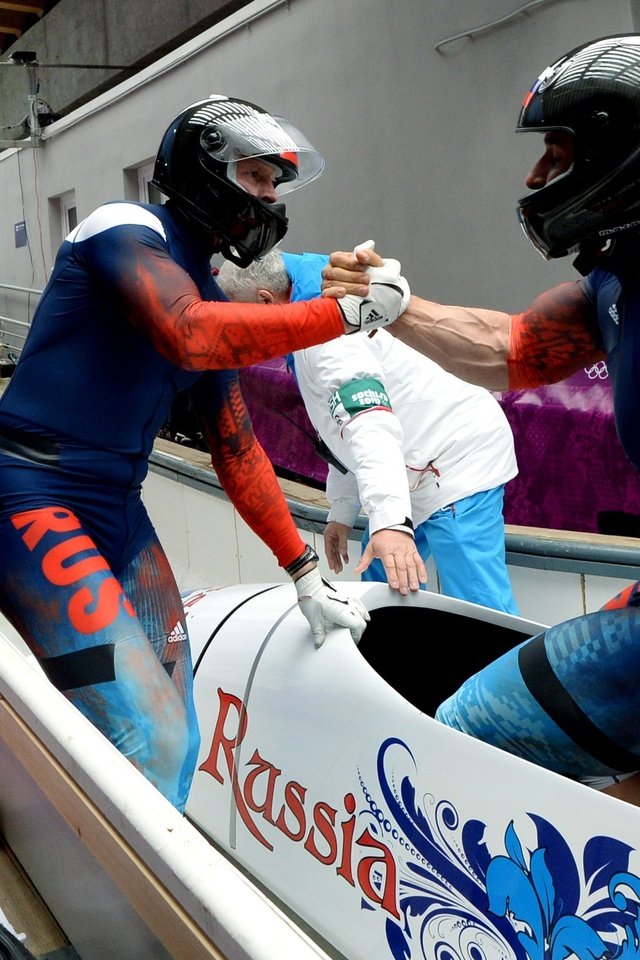 Обои россия, олимпиада, бобслей, 2014 год, сочи, зубков, воевода, russia, olympics, bobsled, 2014, sochi, zubkov, the governor разрешение 2560x1748 Загрузить