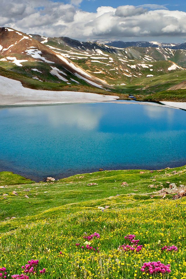 Обои небо, трава, облака, озеро, горы, природа, пейзаж, весна, the sky, grass, clouds, lake, mountains, nature, landscape, spring разрешение 1920x1080 Загрузить