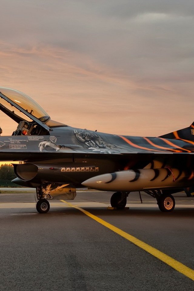 Обои закат, самолет, истребитель, сражающийся сокол, f-16и, sunset, the plane, fighter, fighting falcon, f-16 разрешение 1920x1200 Загрузить