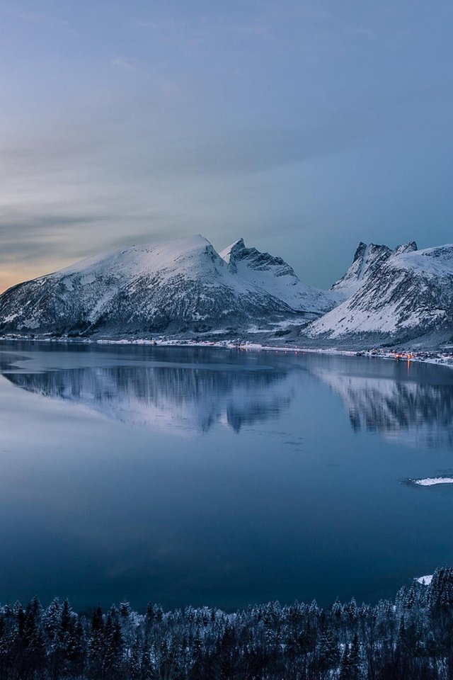 Обои озеро, горы, снег, природа, лес, зима, пейзаж, lake, mountains, snow, nature, forest, winter, landscape разрешение 1920x1080 Загрузить