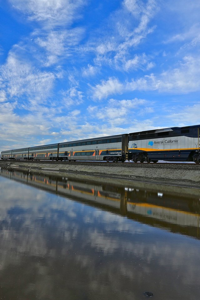 Обои небо, вода, отражения, сша, поезд, калифорния, drawbridge, the sky, water, reflection, usa, train, ca разрешение 1920x1200 Загрузить