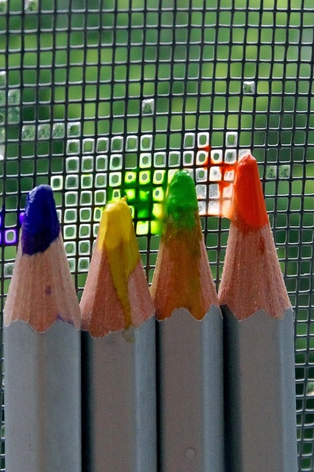 Обои забор, карандаши, сетка, цветные, грифели, the fence, pencils, mesh, colored, leads разрешение 1920x1200 Загрузить