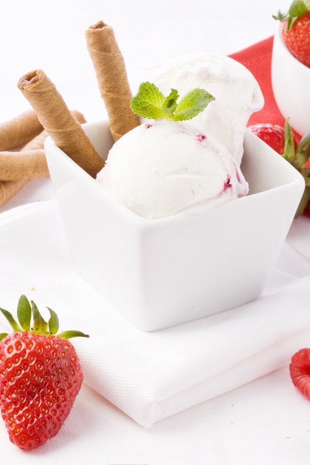 Обои малина, мороженое, клубника, сладкое, десерт, вафли, raspberry, ice cream, strawberry, sweet, dessert, waffles разрешение 3740x2660 Загрузить