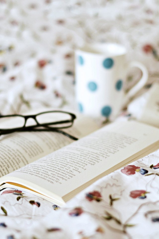 Обои очки, кружка, книга, glasses, mug, book разрешение 2048x1365 Загрузить