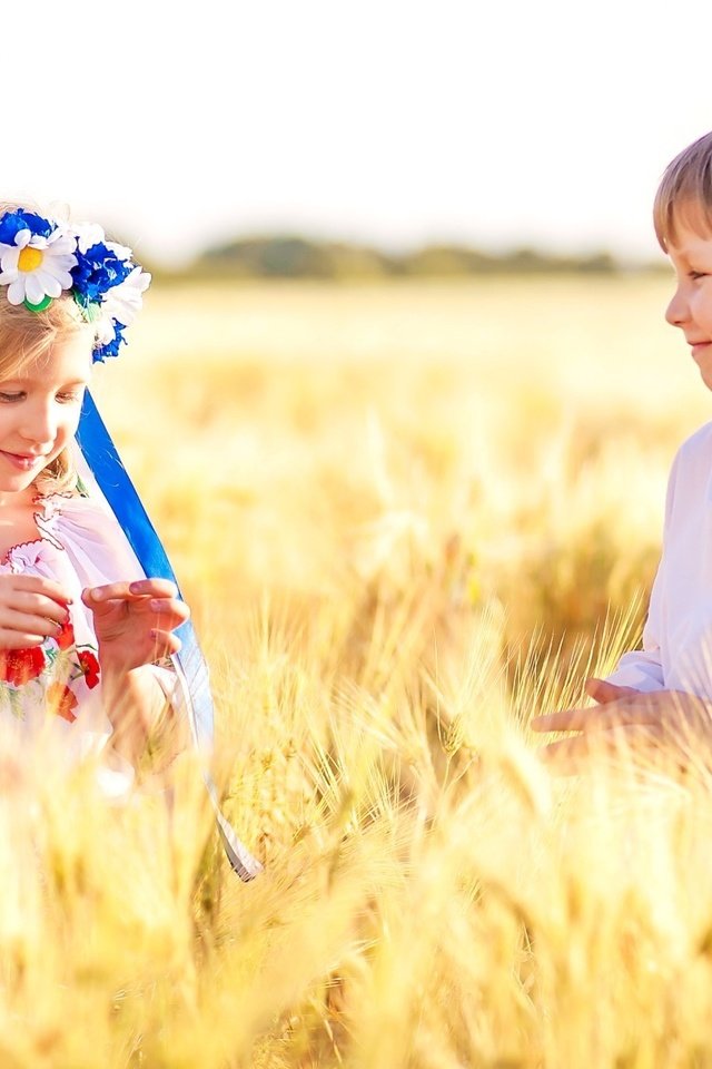 Обои поле, девочка, пшеница, мальчик, field, girl, wheat, boy разрешение 2100x1380 Загрузить