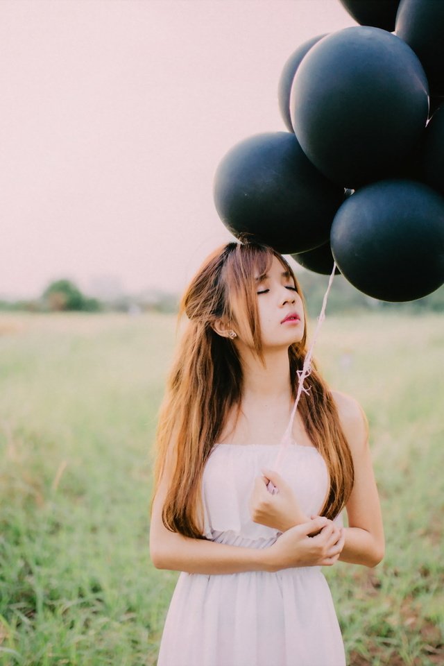 Обои девушка, азиатка, воздушные шарики, girl, asian, balloons разрешение 2047x1325 Загрузить