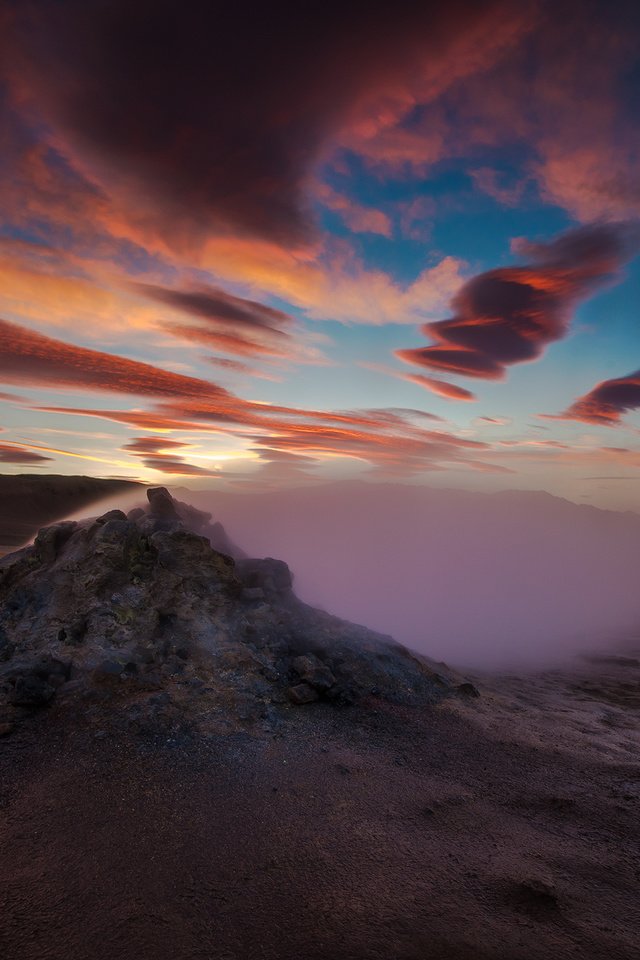 Обои небо, облака, горы, камни, закат, the sky, clouds, mountains, stones, sunset разрешение 1920x1282 Загрузить