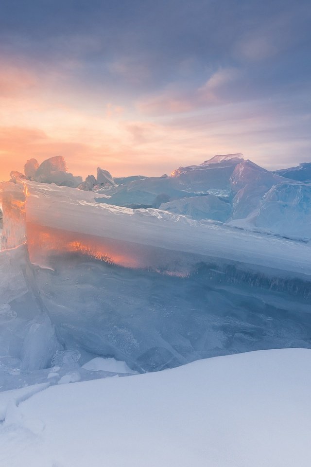 Обои озеро, солнце, зима, лёд, байкал, lake, the sun, winter, ice, baikal разрешение 2000x1335 Загрузить