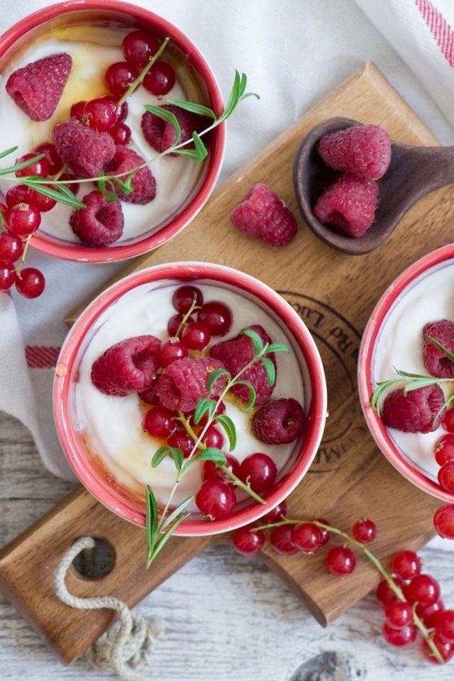 Обои малина, красная, ягоды, десерт, смородина, anna verdina, йогурт, raspberry, red, berries, dessert, currants, yogurt разрешение 1920x1284 Загрузить
