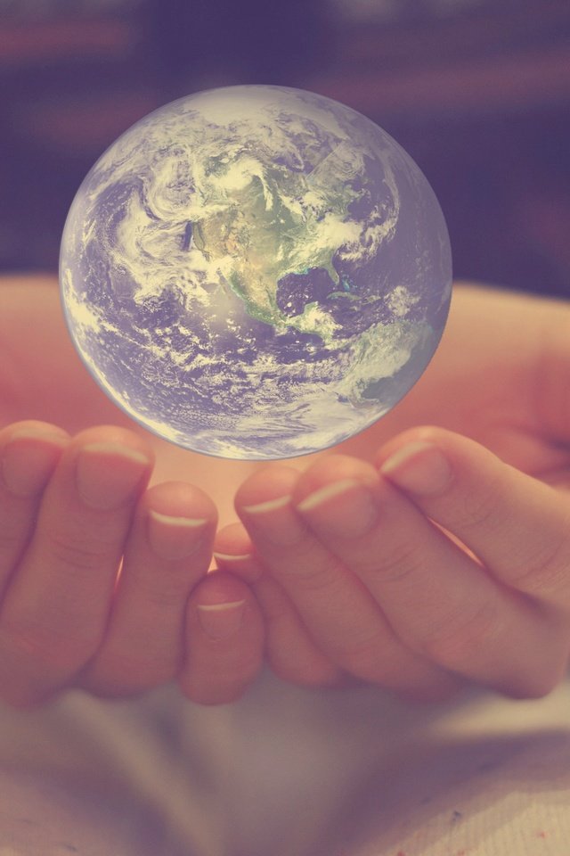 Обои земля, планета, мир, шар, руки, пальцы, стеклянный шар, earth, planet, the world, ball, hands, fingers, glass globe разрешение 3872x2592 Загрузить