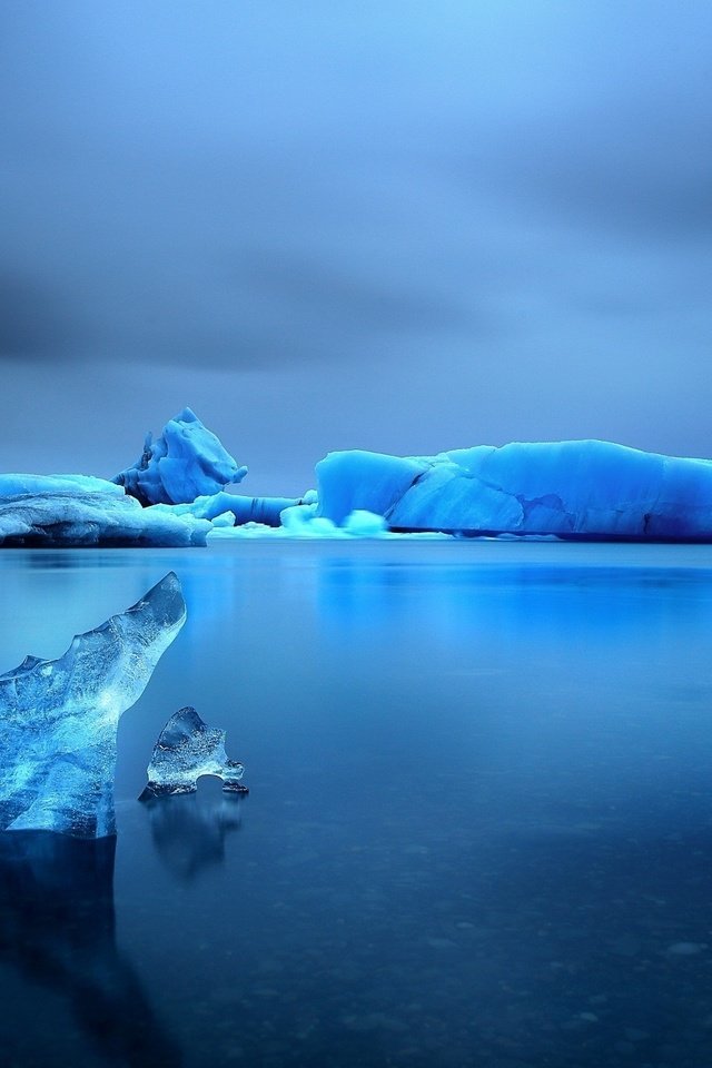 Обои небо, сумерки, вода, озеро, снег, зима, море, лёд, айсберг, the sky, twilight, water, lake, snow, winter, sea, ice, iceberg разрешение 2048x1365 Загрузить