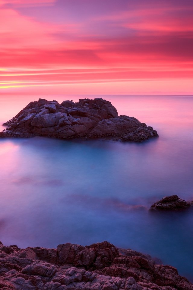 Обои небо, облака, скалы, камни, закат, море, the sky, clouds, rocks, stones, sunset, sea разрешение 2048x1365 Загрузить