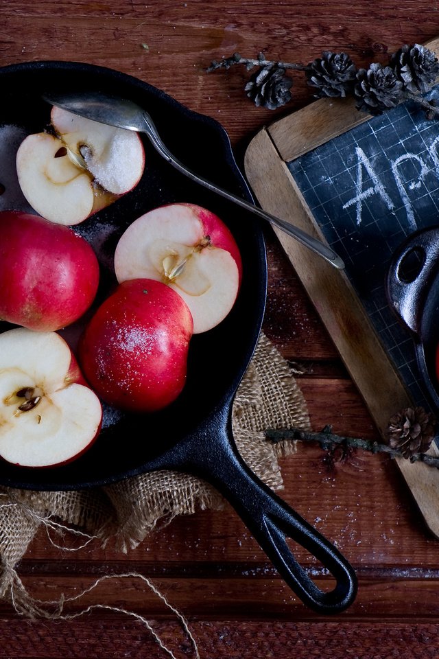 Обои фрукты, яблоки, красные, сахар, натюрморт, половинки, fruit, apples, red, sugar, still life, halves разрешение 2000x1331 Загрузить