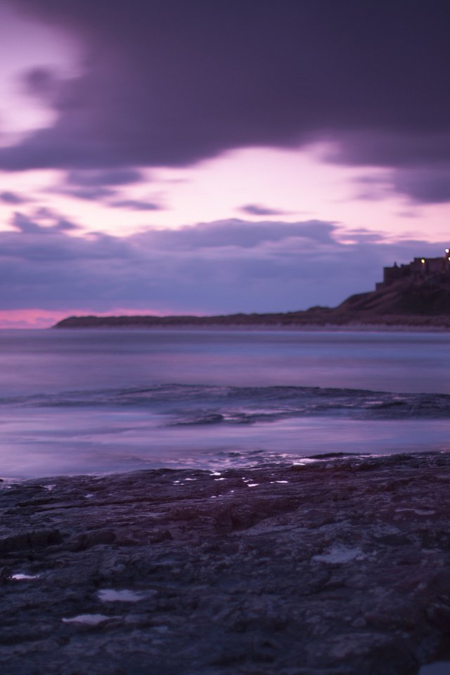 Обои облака, море, англия, неба, вечернее, great britain, берег моря, bamburgh castle, лиловая, clouds, sea, england, sky, evening, coast, purple разрешение 1920x1200 Загрузить