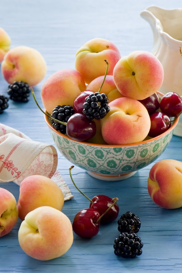 Обои фрукты, черешня, ягоды, натюрморт, ежевика, абрикосы, anna verdina, fruit, cherry, berries, still life, blackberry, apricots разрешение 2000x1331 Загрузить
